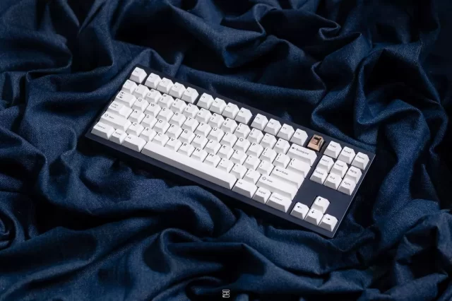 Don't just type; compose your thoughts with precision and flair on a SHELBY80 mechanical keyboard. 📝🔑💬

📸 Credit: @swag_keys

#mechkeybs #mechanicalkeyboards #keyboards #pcgaming #pcgamingsetup #battlestations #officeaccessories #computers #tech
